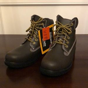 New with tags! Kids Deer Stags boots